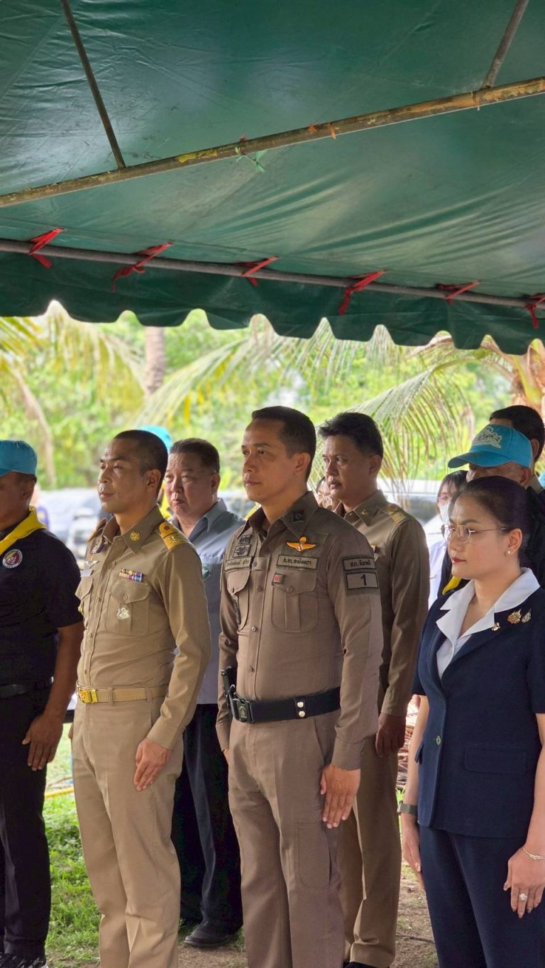 ร่วมพิธีมอบสิ่งของพระราชทานในการดำรงชีพเบื้องต้น มูลนิธิราชประชานุเคราะห์ ในพระบรมราชูปถัมภ์