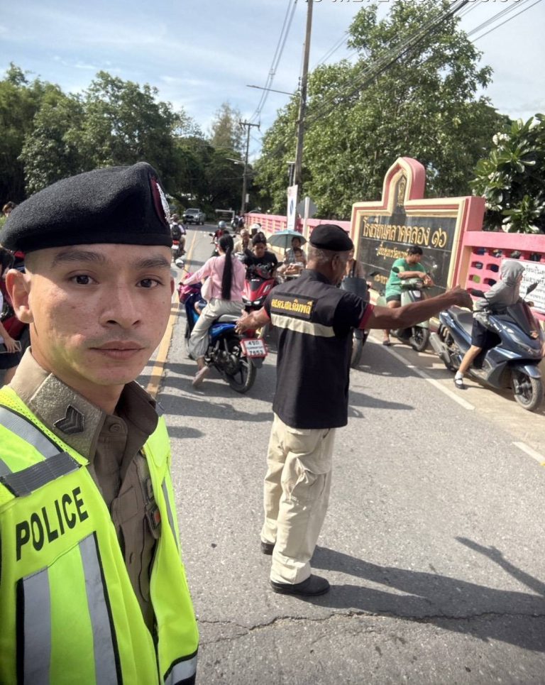 การอำนวยความสะดวกการจราจรหน้าโรงเรียน